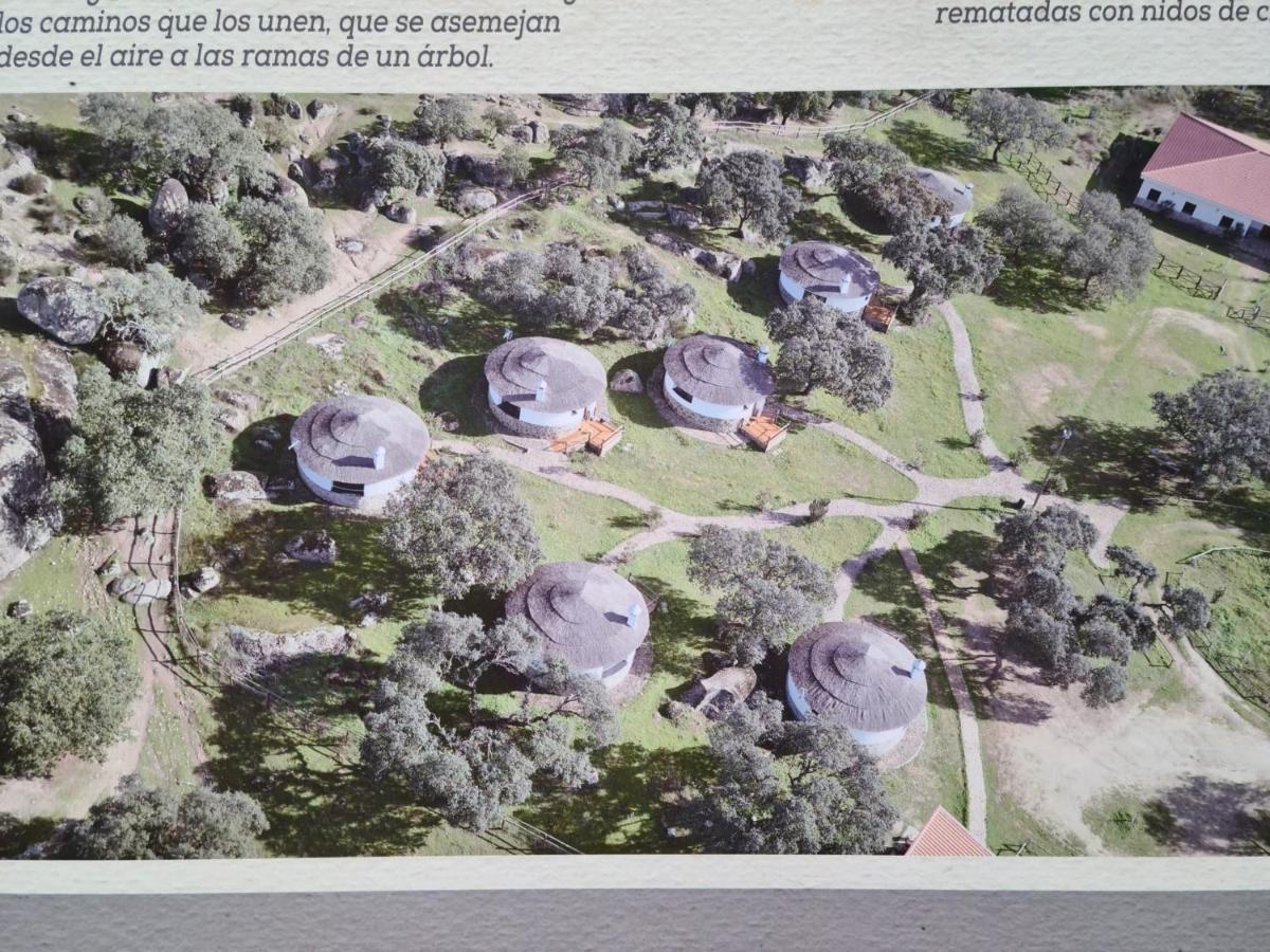 Chozos De La Dehesa Aparthotel La Roca de la Sierra Exterior photo