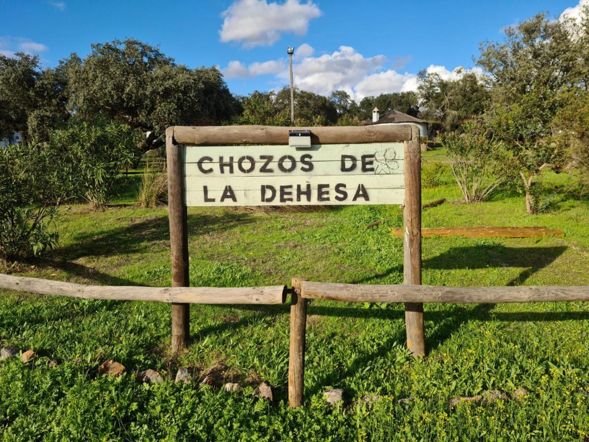 Chozos De La Dehesa Aparthotel La Roca de la Sierra Exterior photo