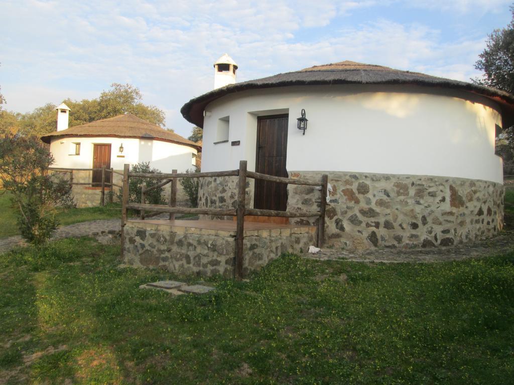 Chozos De La Dehesa Aparthotel La Roca de la Sierra Exterior photo