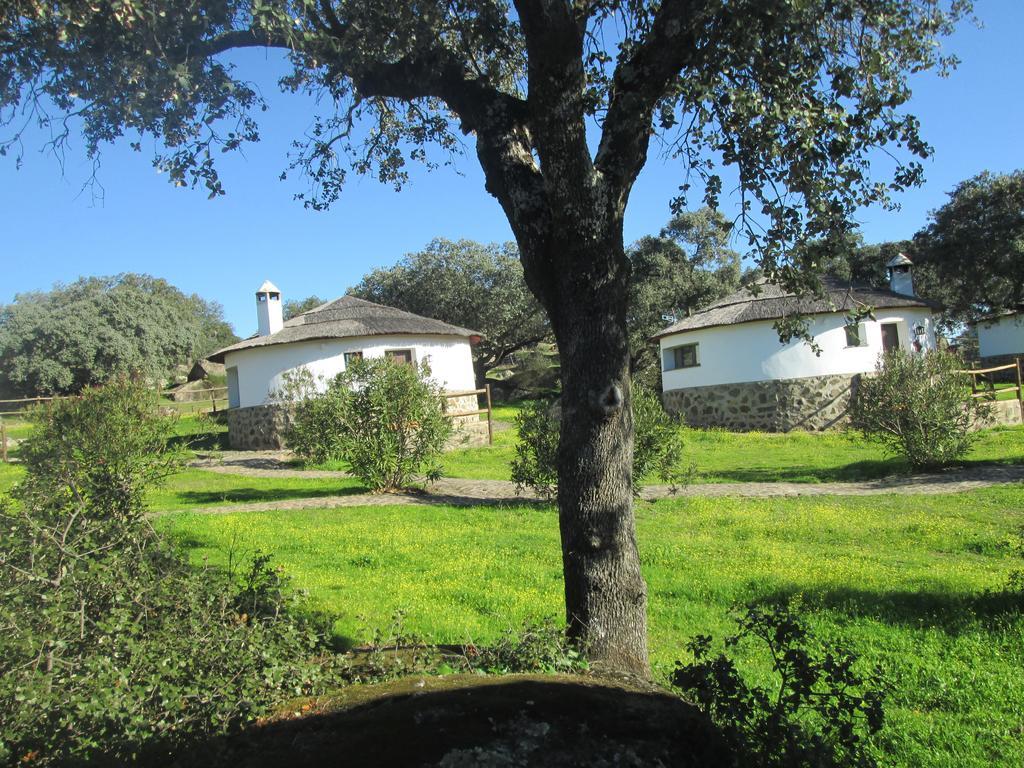 Chozos De La Dehesa Aparthotel La Roca de la Sierra Exterior photo