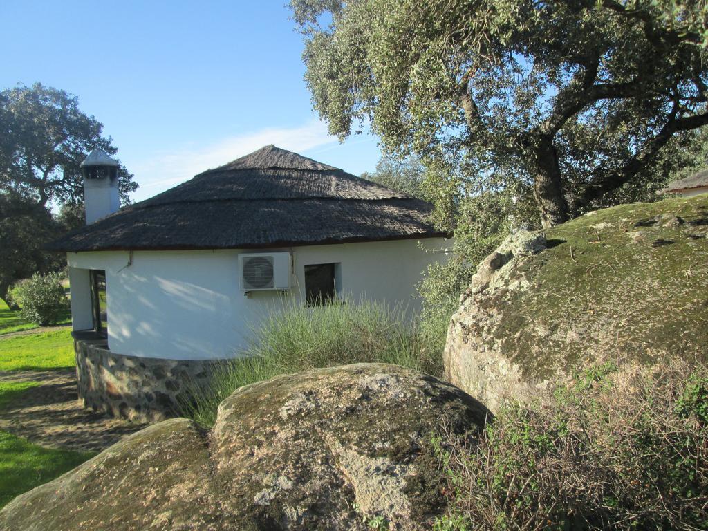 Chozos De La Dehesa Aparthotel La Roca de la Sierra Exterior photo