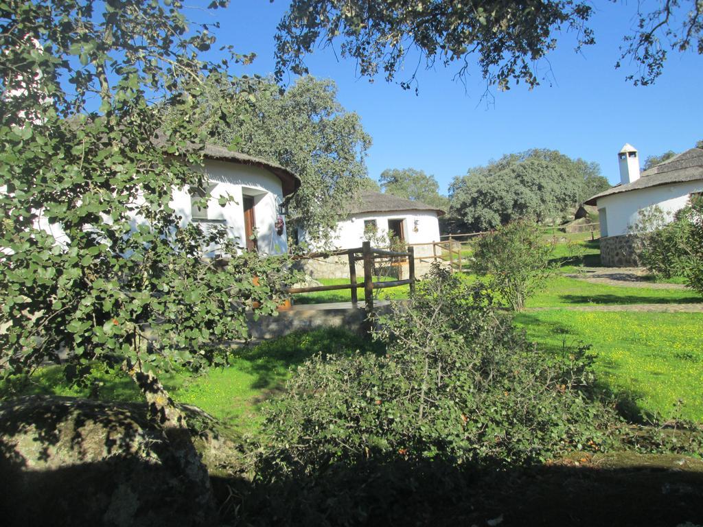 Chozos De La Dehesa Aparthotel La Roca de la Sierra Exterior photo