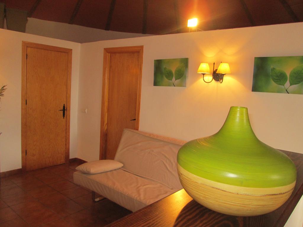 Chozos De La Dehesa Aparthotel La Roca de la Sierra Exterior photo