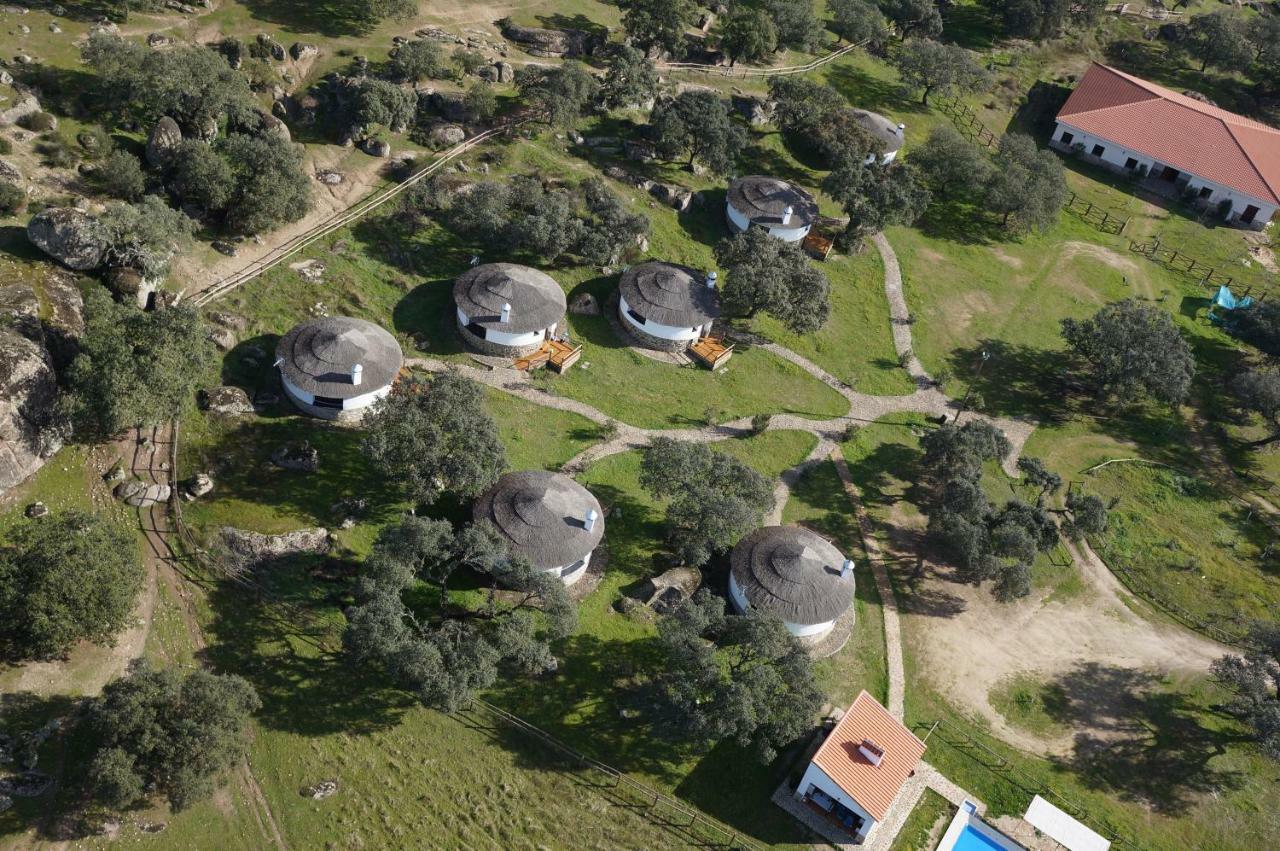 Chozos De La Dehesa Aparthotel La Roca de la Sierra Exterior photo